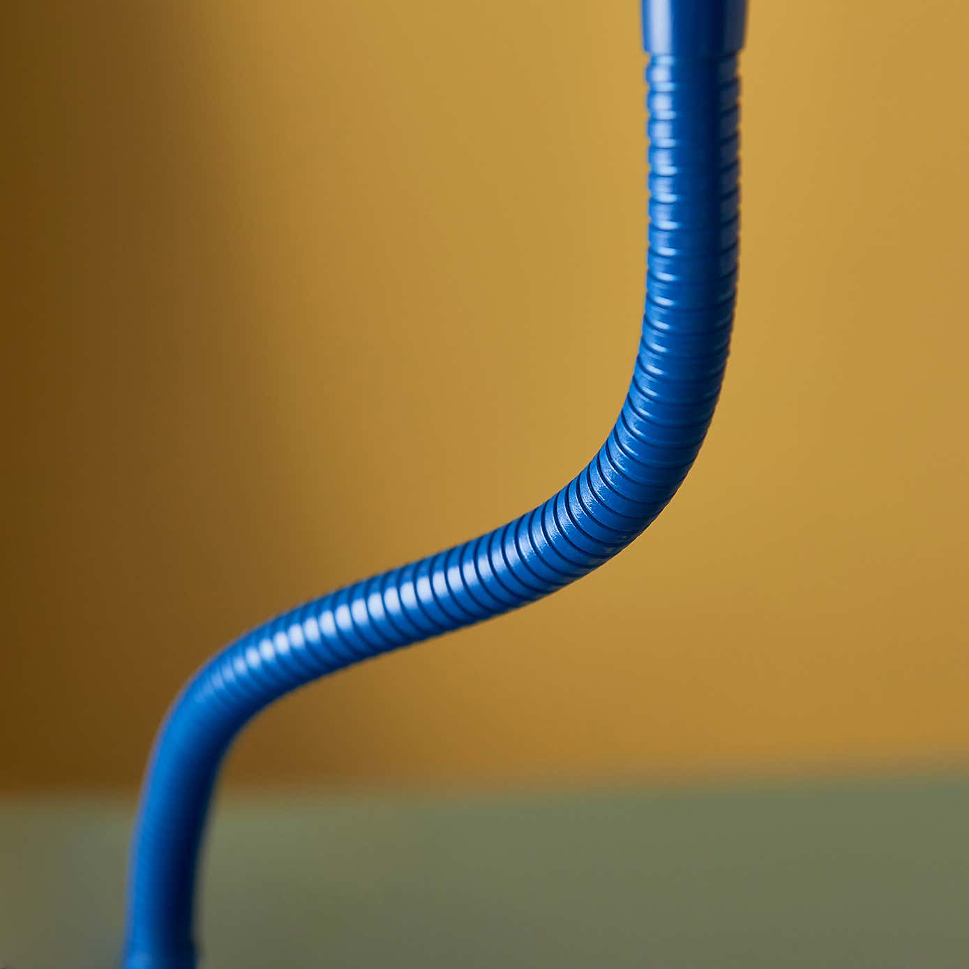 Boogi Metal Adjustable Table Lamp