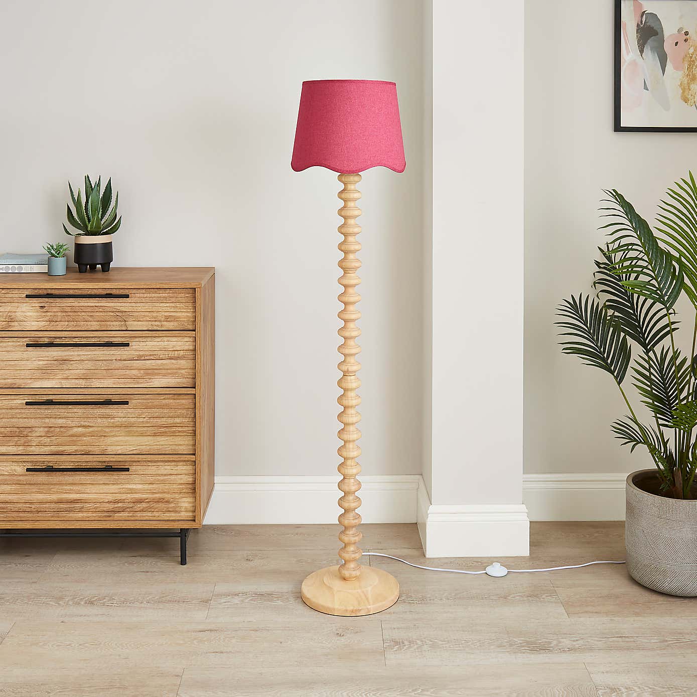 Scalloped Edge Linen Lamp Shade