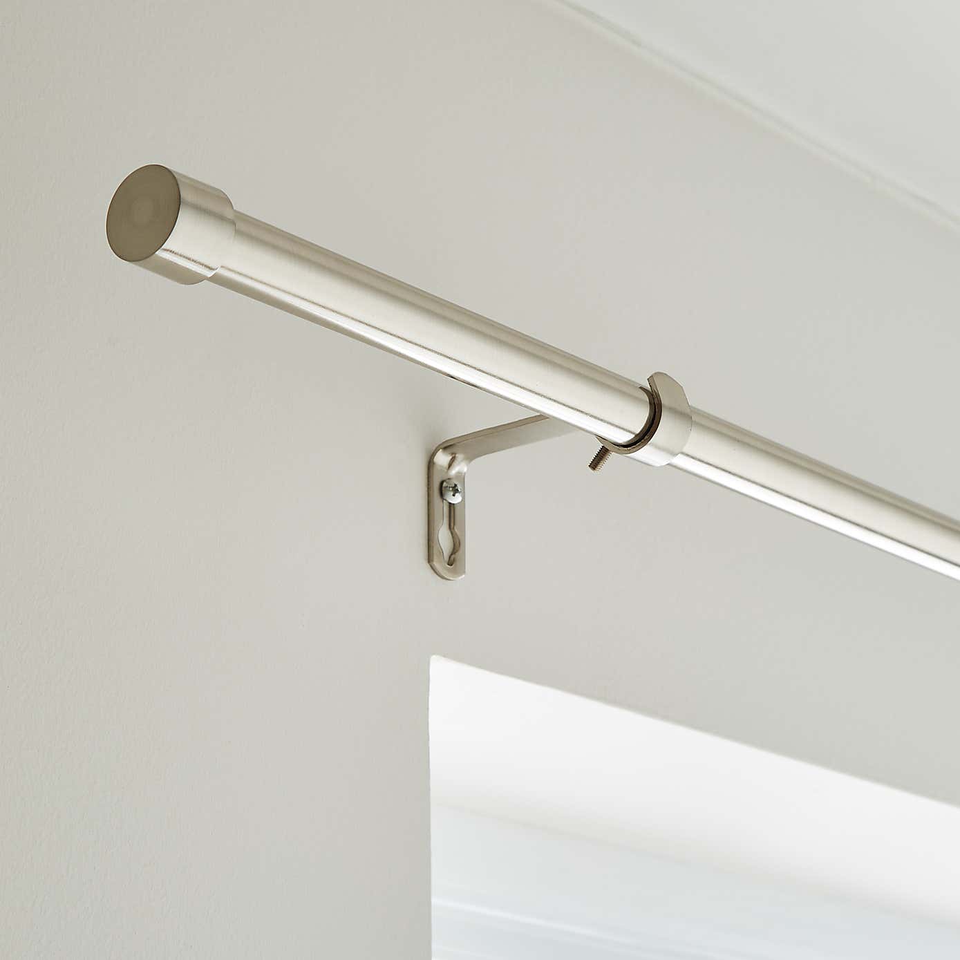 Stud Extendable Metal Curtain Pole
