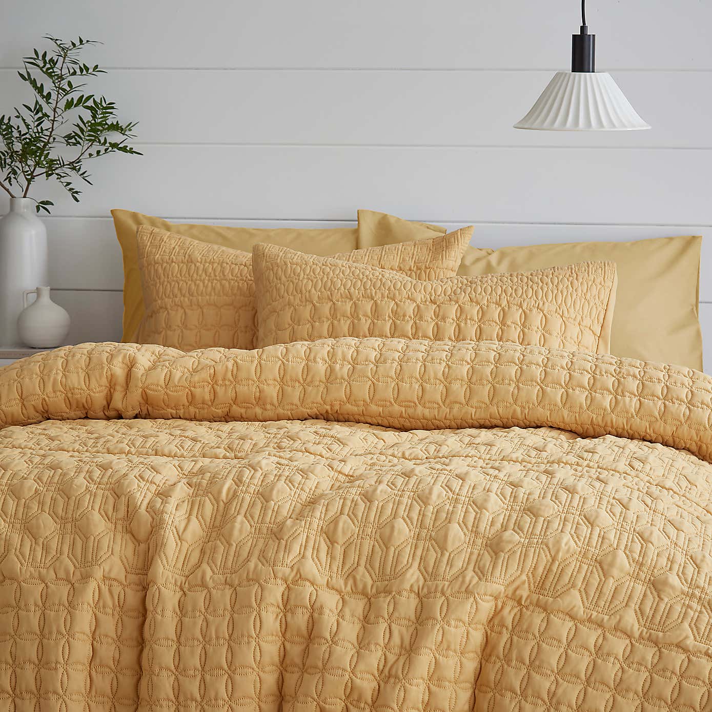 Billie White Duvet Cover and Pillowcase Set