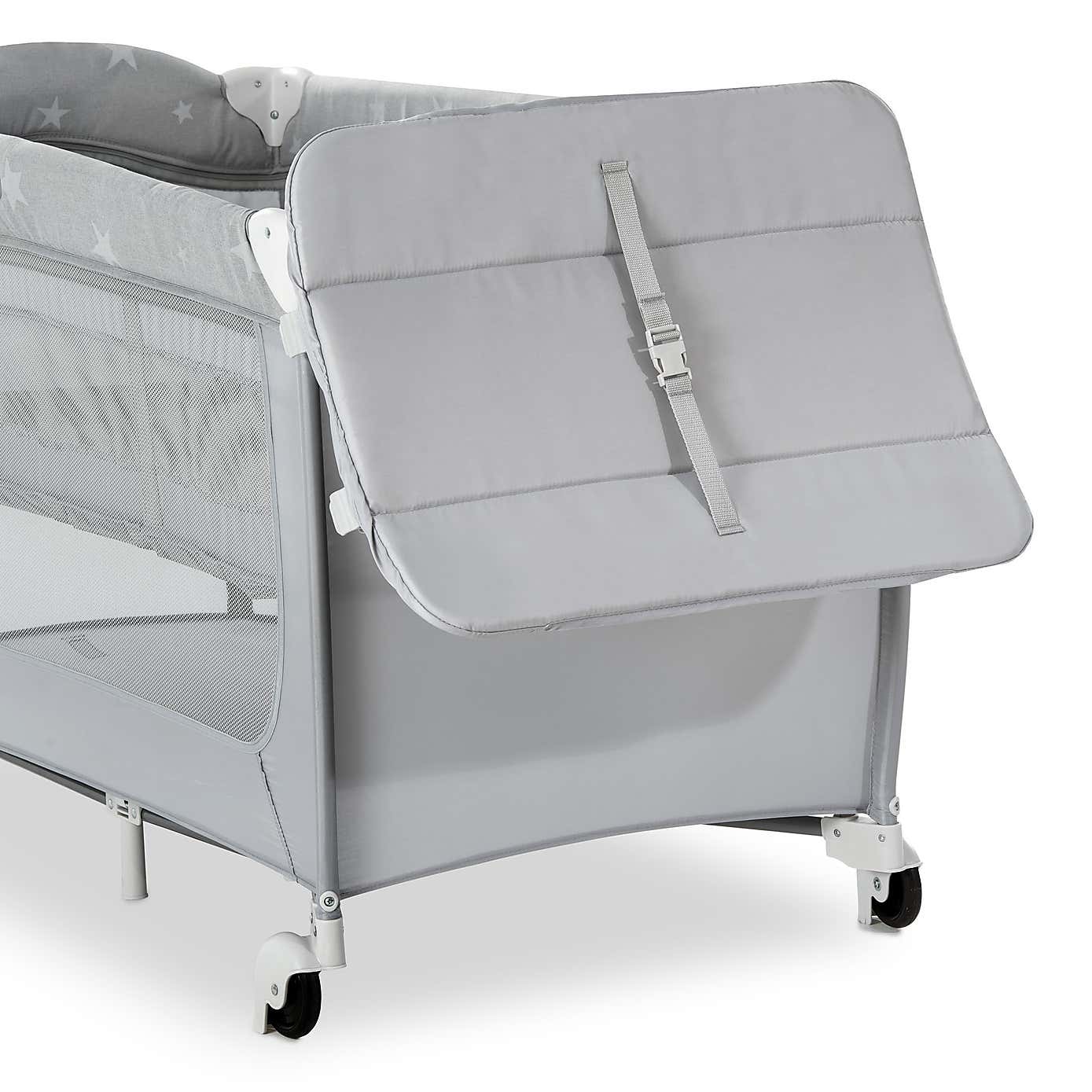 Hauck Sleep 'n Play Center Stars Travel Cot