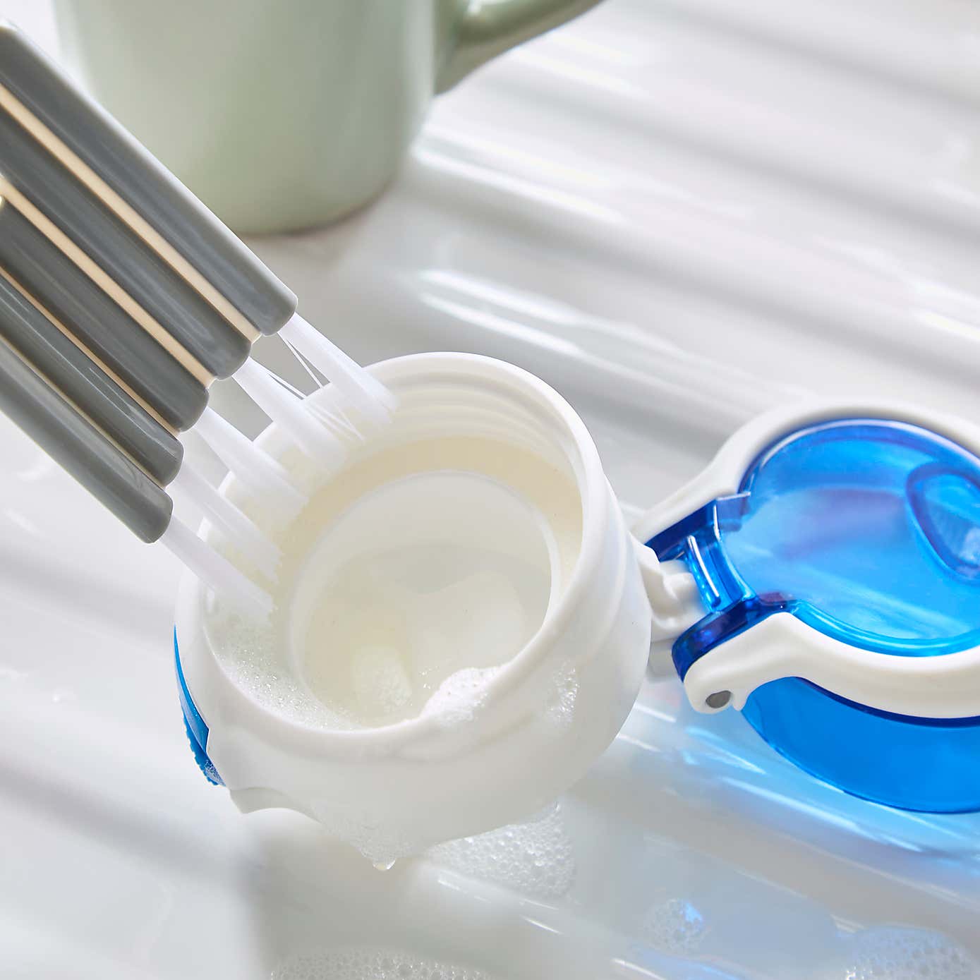 Dunelm 3 in 1 Cup Brush