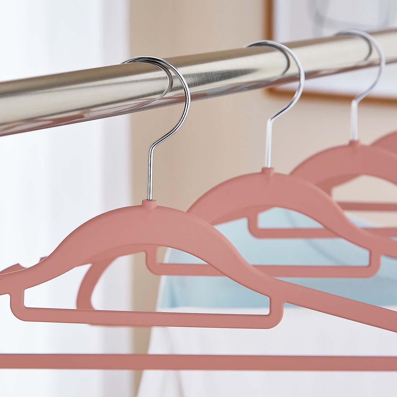 Pack of 5 Non Slip Hangers