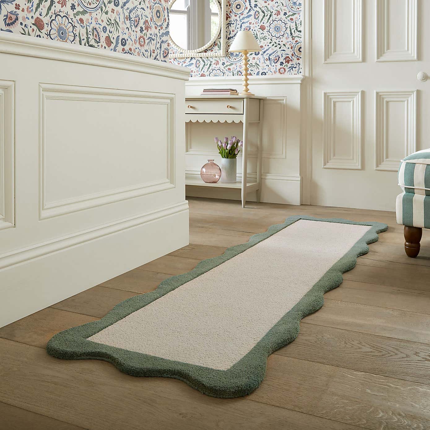 Bonnie Scallop Border Wool Runner