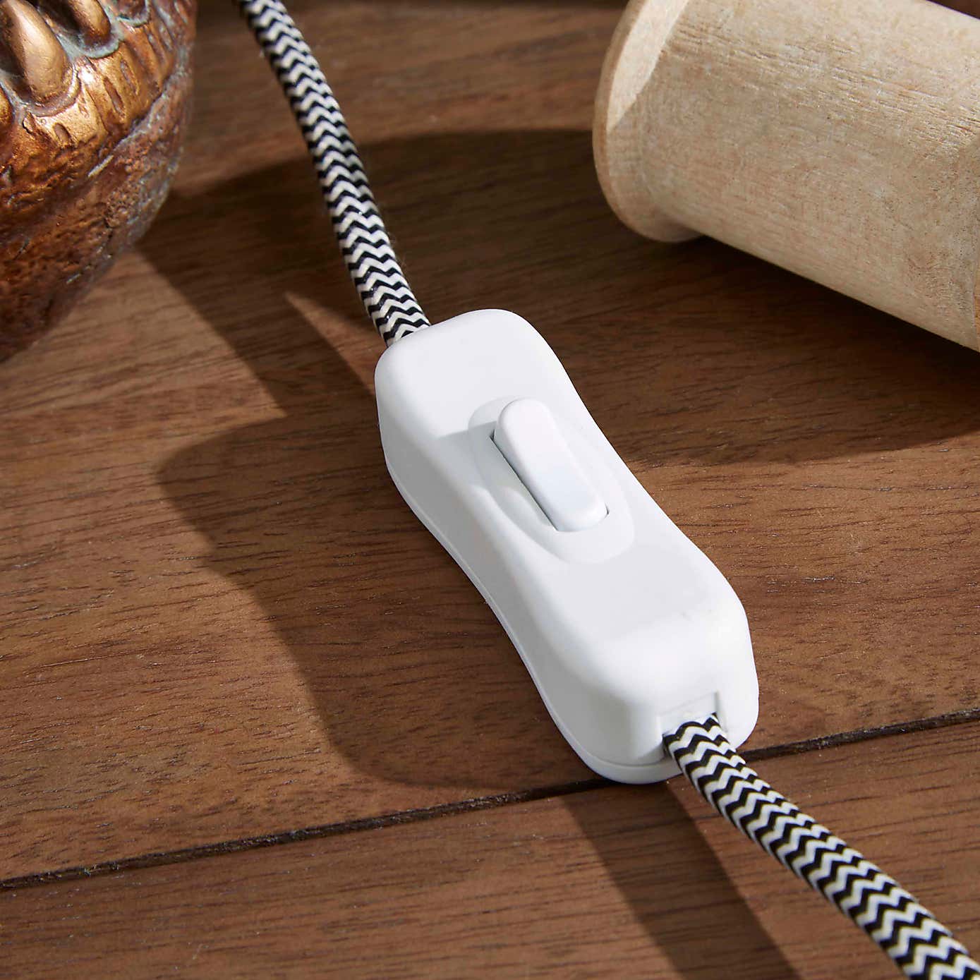 Tyrannosaurus Skull Table Lamp