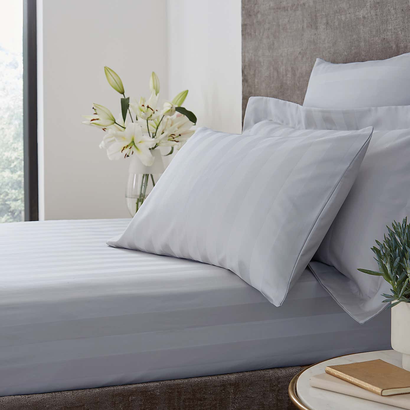 Hotel 230 Thread Count Stripe Fitted Sheet