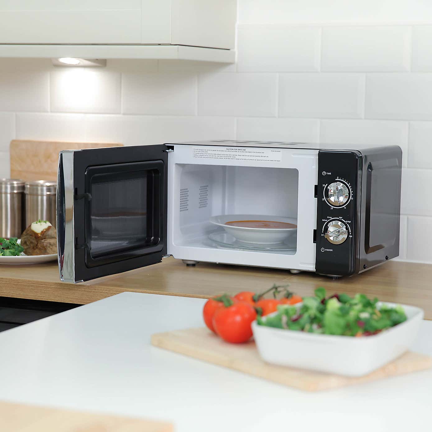 Russell Hobbs Colours 700W 17L Jet Black Manual Microwave