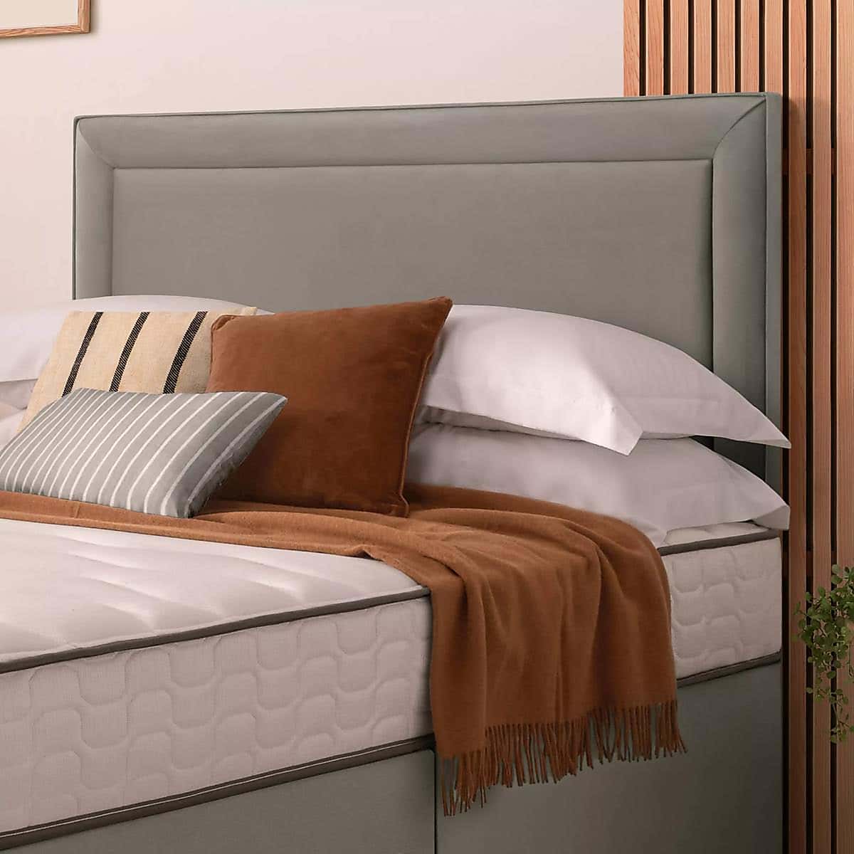 Silentnight 2 Drawer Divan Bed With Velvet Malvern Headboard