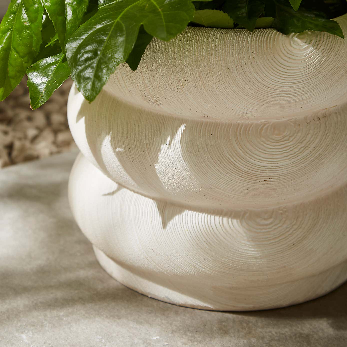 Resin Wood Grain Curved Plant Pot