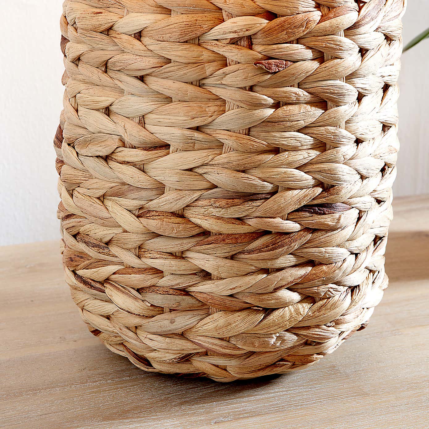 Zadi Plaited Tall Water Hyacinth Table Lamp