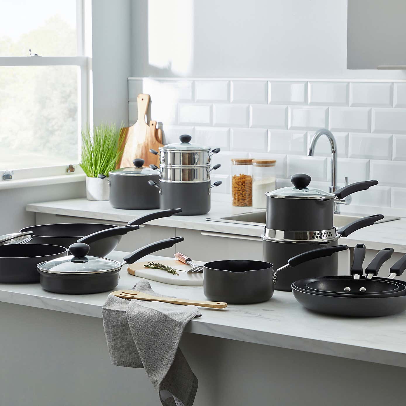 Non-Stick Hard Anodised Aluminium 3 Piece Pan Set