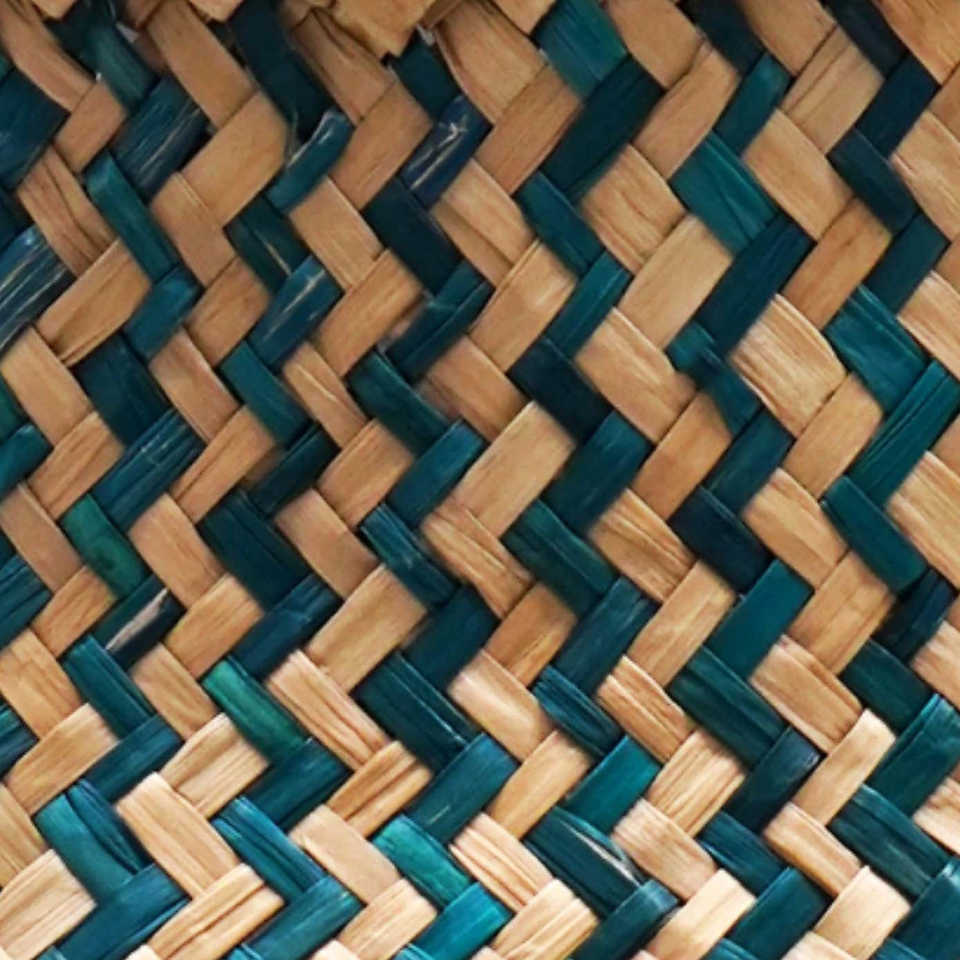 Medium Seagrass Chevron White Lined Basket