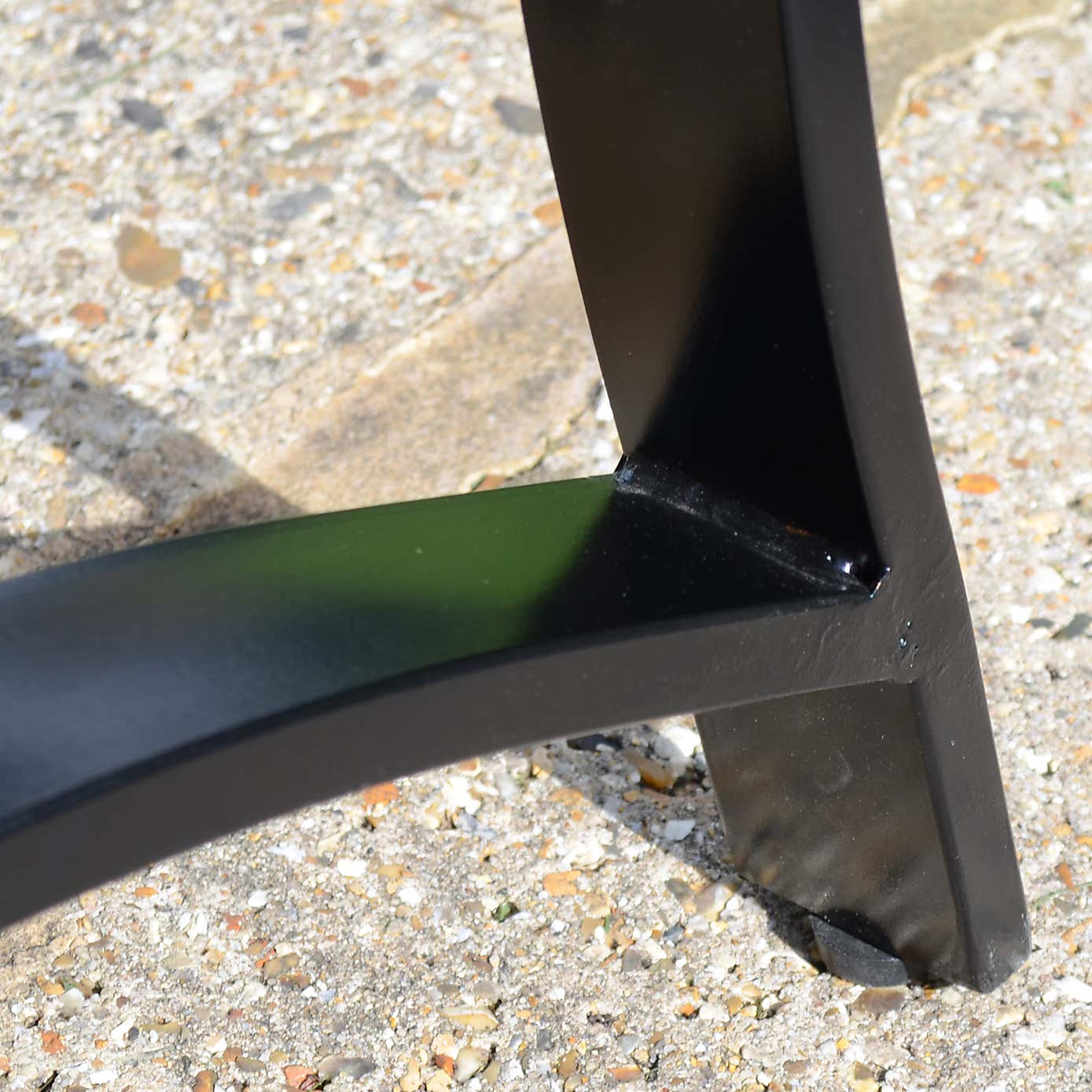 Byron Manor Baltimore Round Firepit Coffee Table with 4 Westfield Lounge Chairs