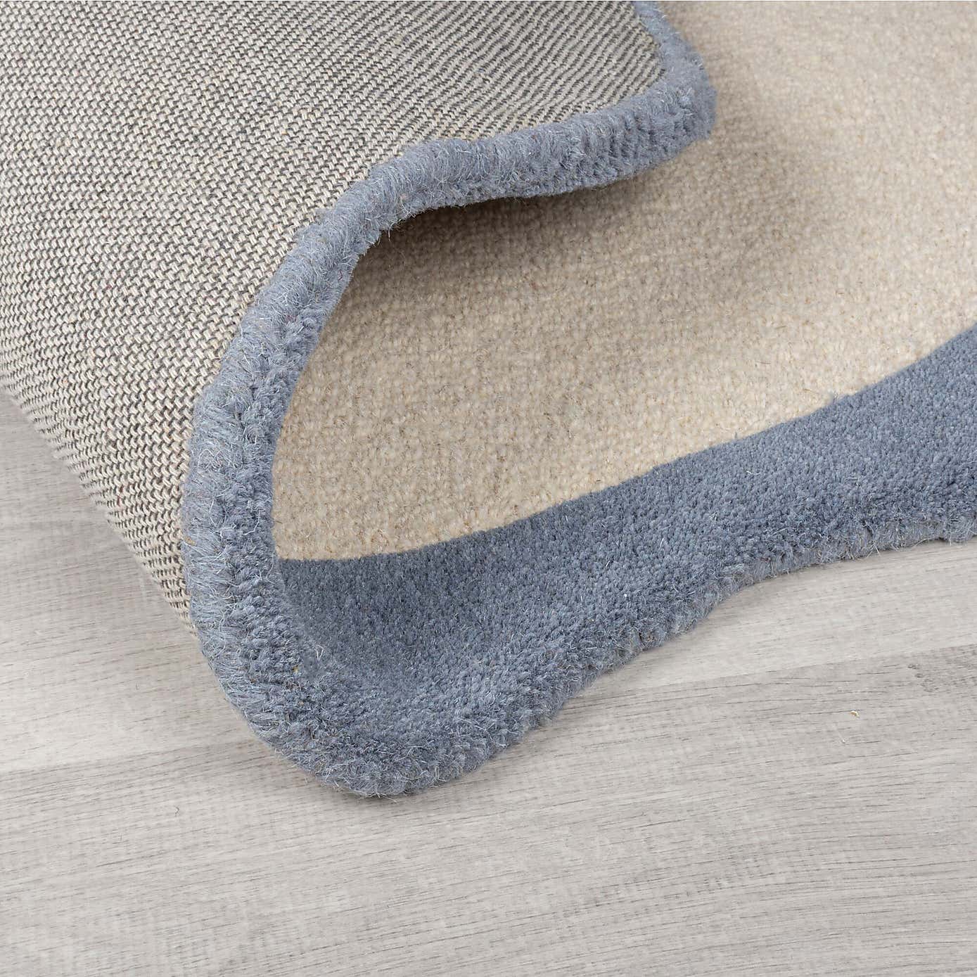 Bonnie Scallop Border Wool Round Rug