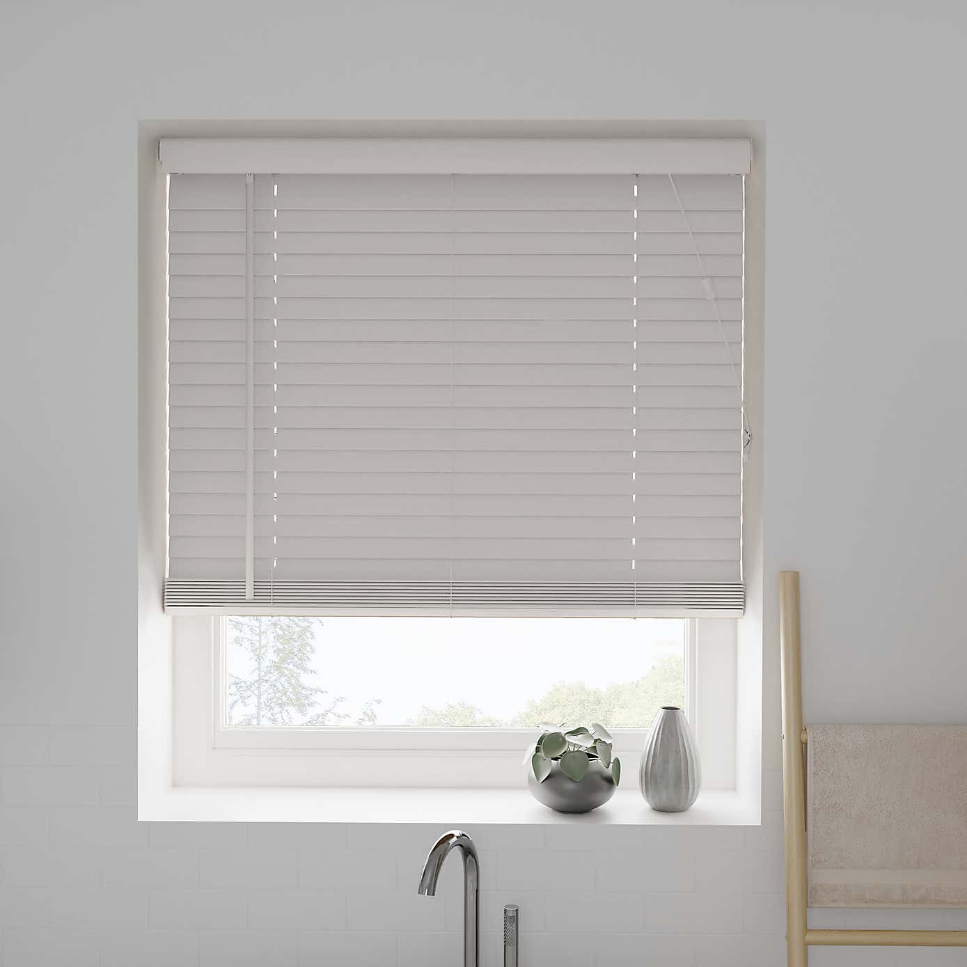 Fauxwood Venetian Blind