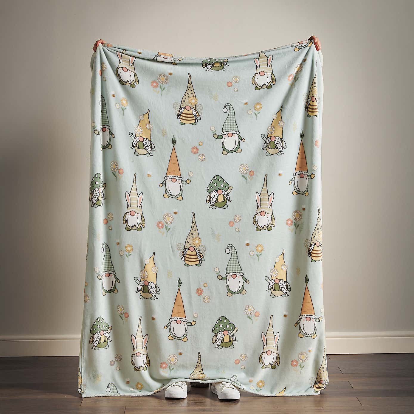 Catherine Lansfield Spring Gnome Mint Green Fleece Throw 130cm x 170cm