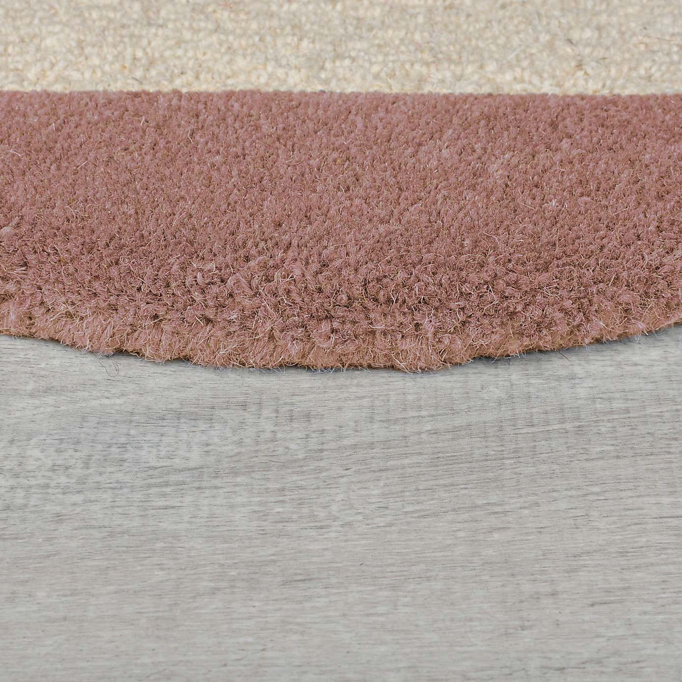 Bonnie Scallop Border Wool Round Rug