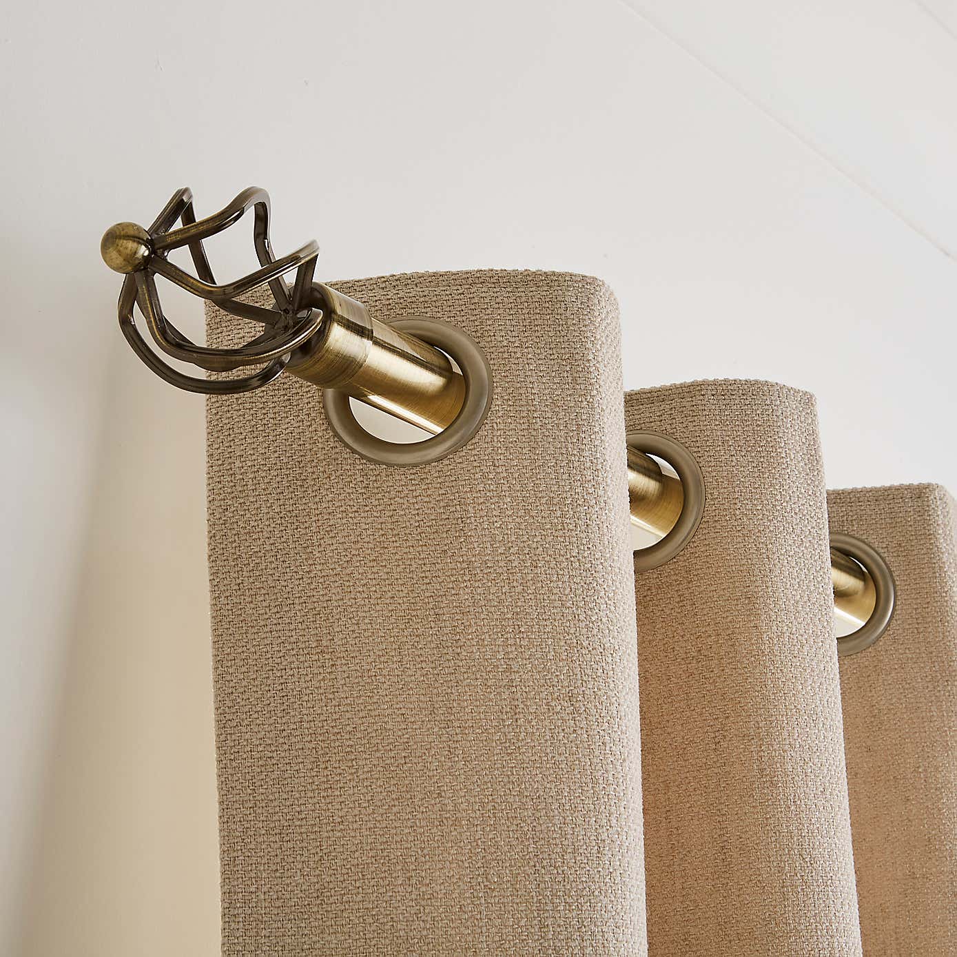 Caged Ball Extendable Metal Eyelet Curtain Pole