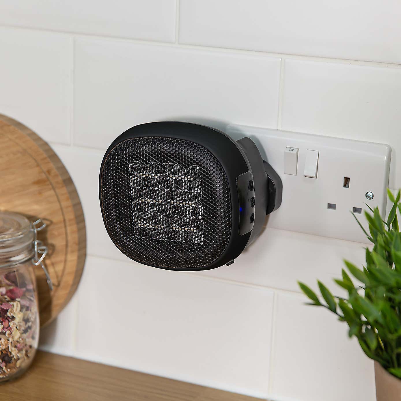 Russell Hobbs 700W Black Compact Plug Ceramic Heater