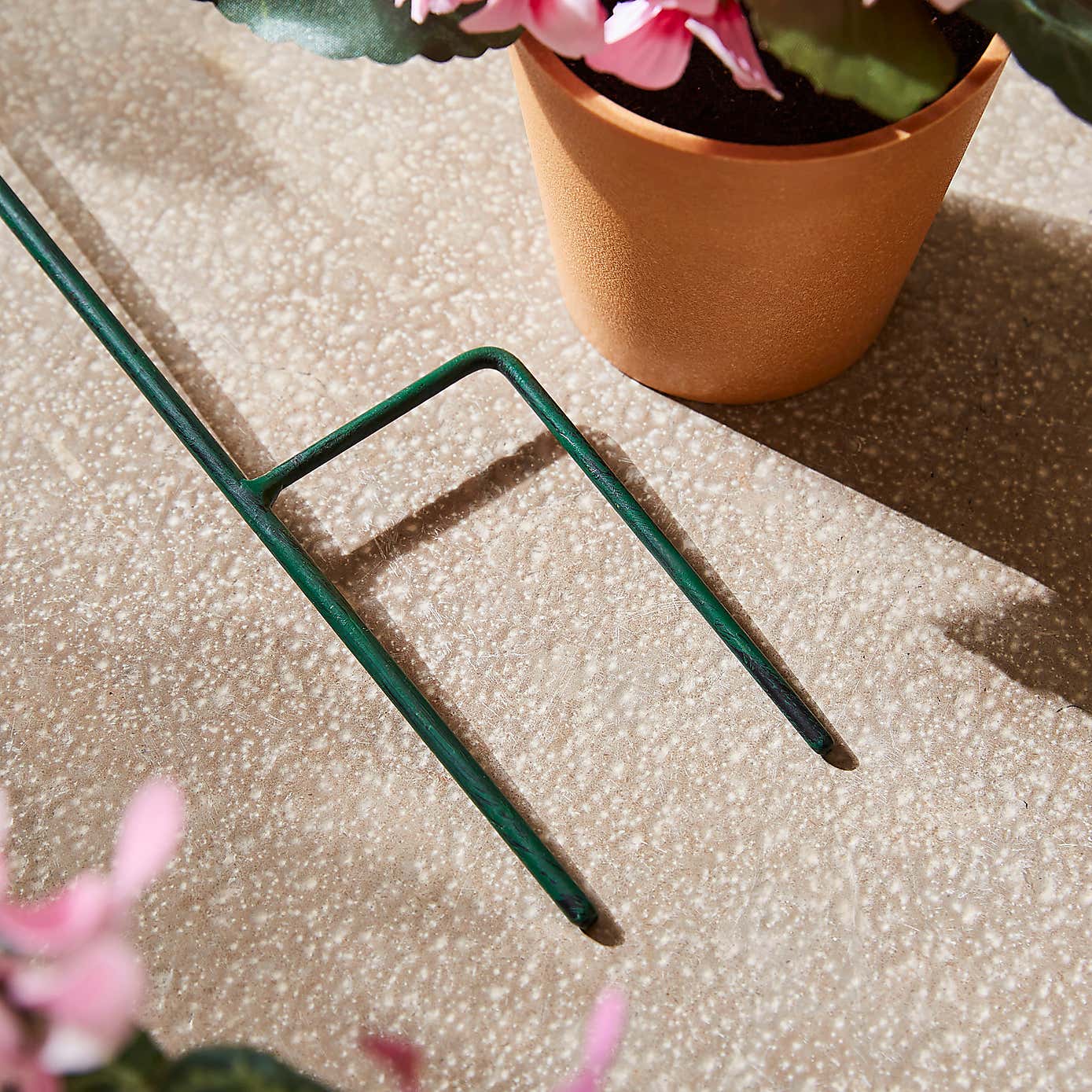 Iron Pink Daisy Garden Stake