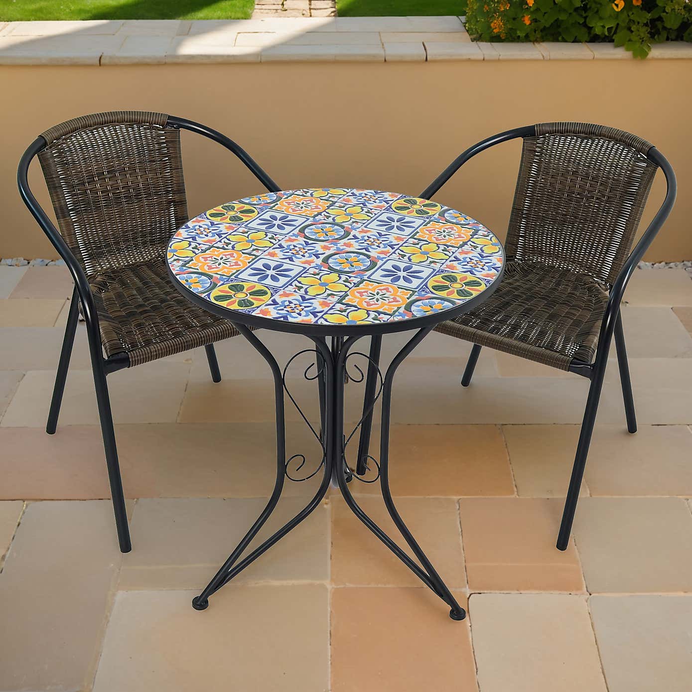 Summer Terrace Charlotte Round Bistro Table with 2 Springdale Chairs