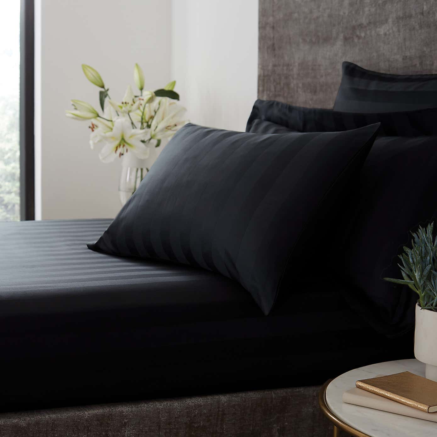 Hotel 230 Thread Count Stripe Fitted Sheet