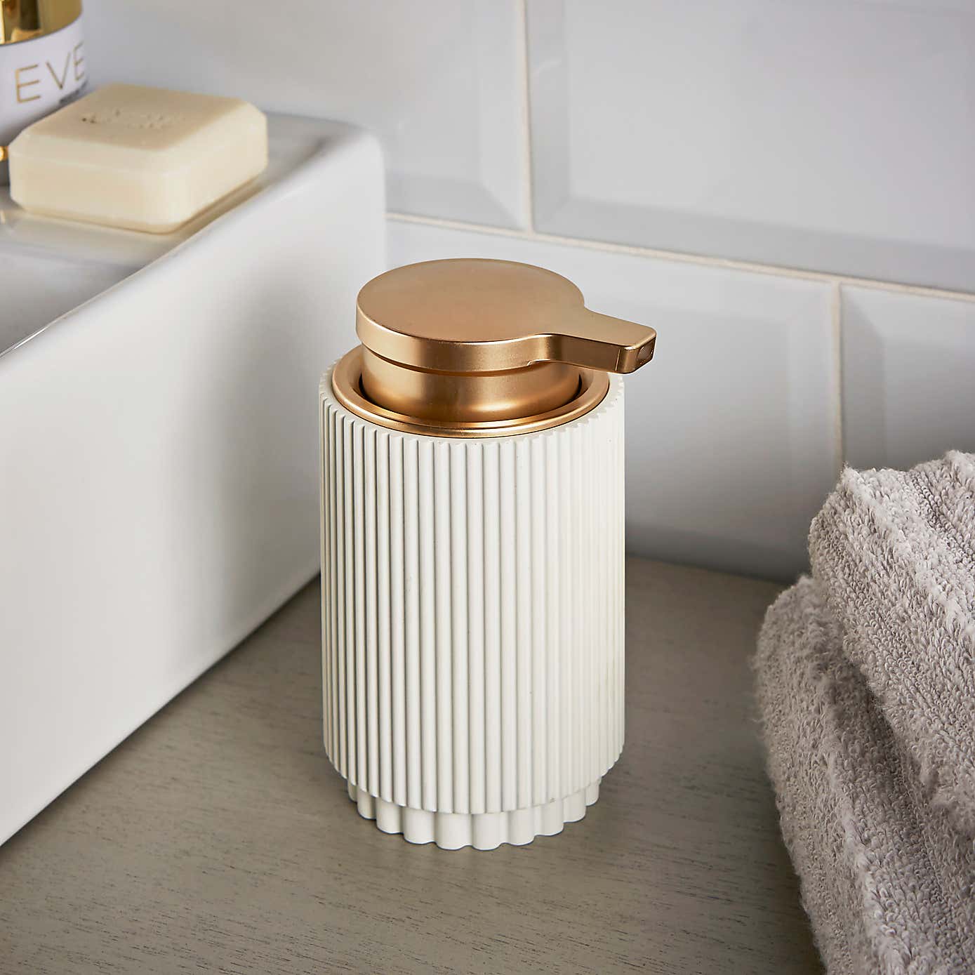 Modern Luxe Ribbed Resin Lotion Dispenser