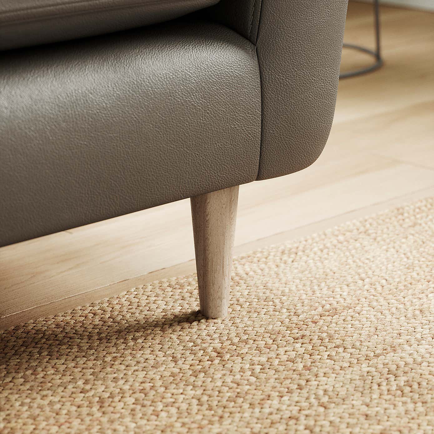 Sven Classic Leather Snuggle Chair