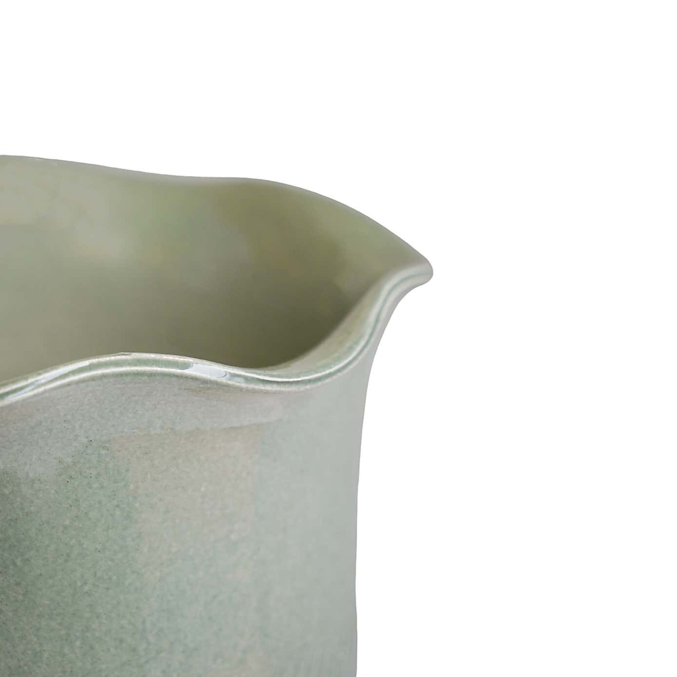 Camellia Scalloped Edge Ceramic Plant Pot