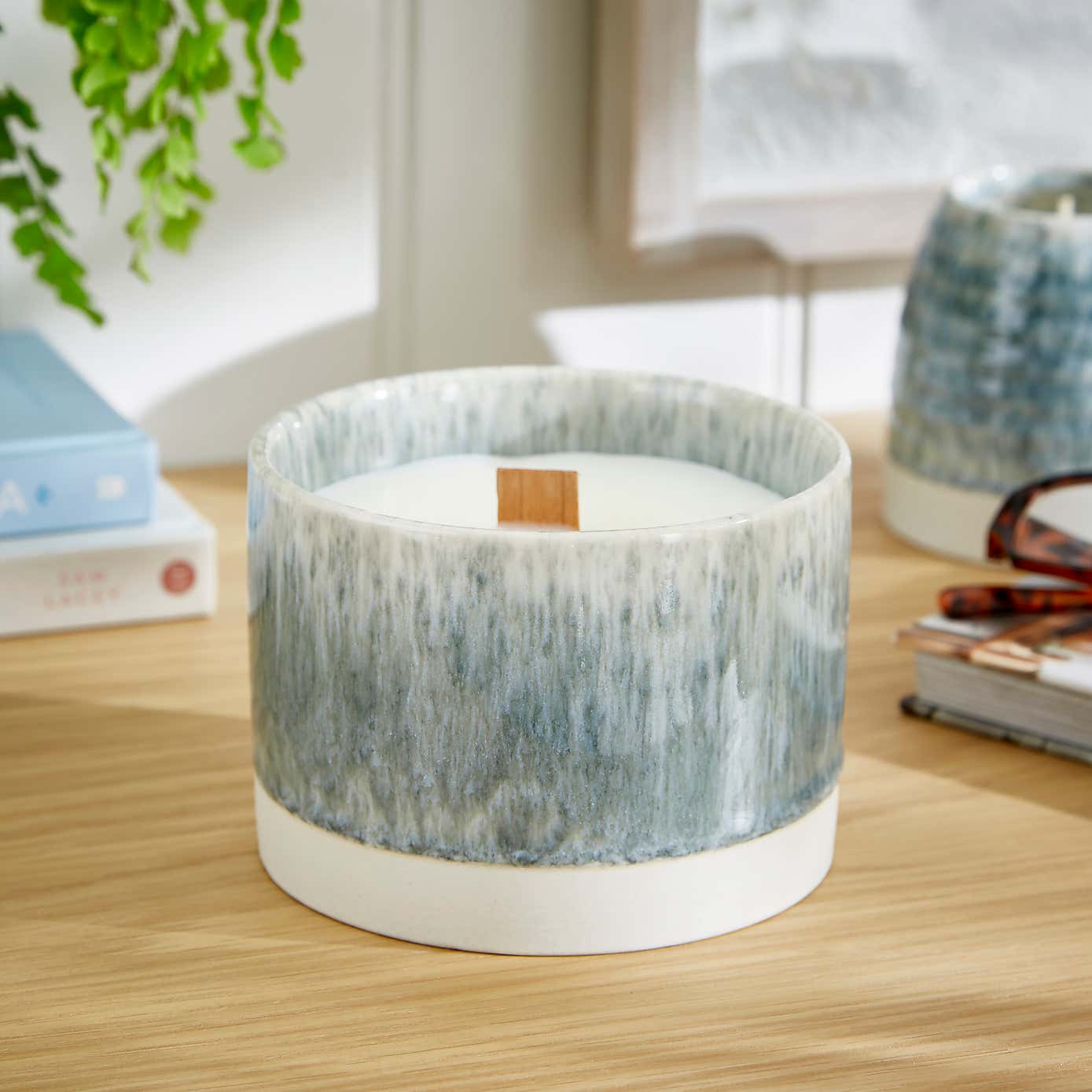 Churchgate Oud and Bergamot Crackle Candle