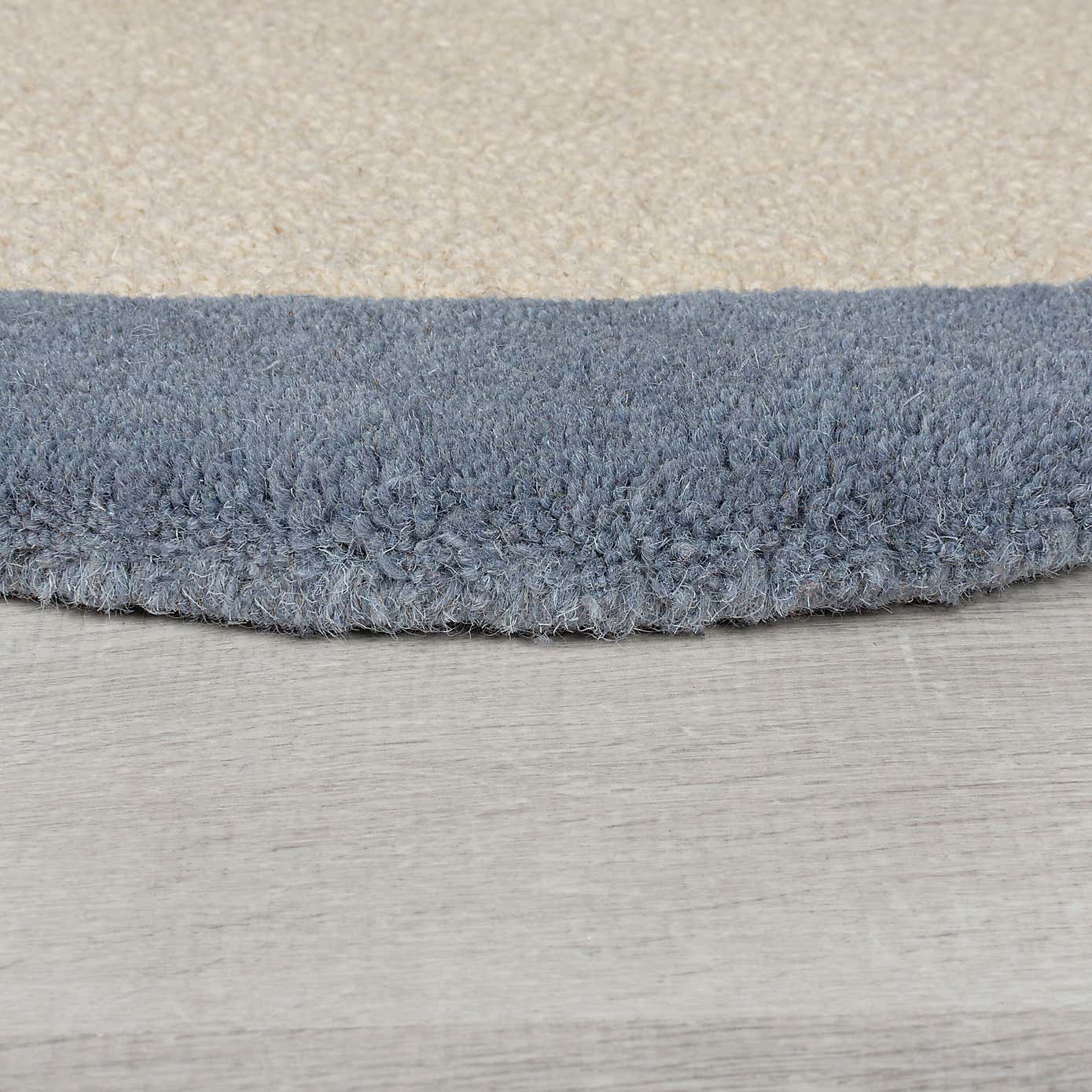 Bonnie Scallop Border Wool Round Rug