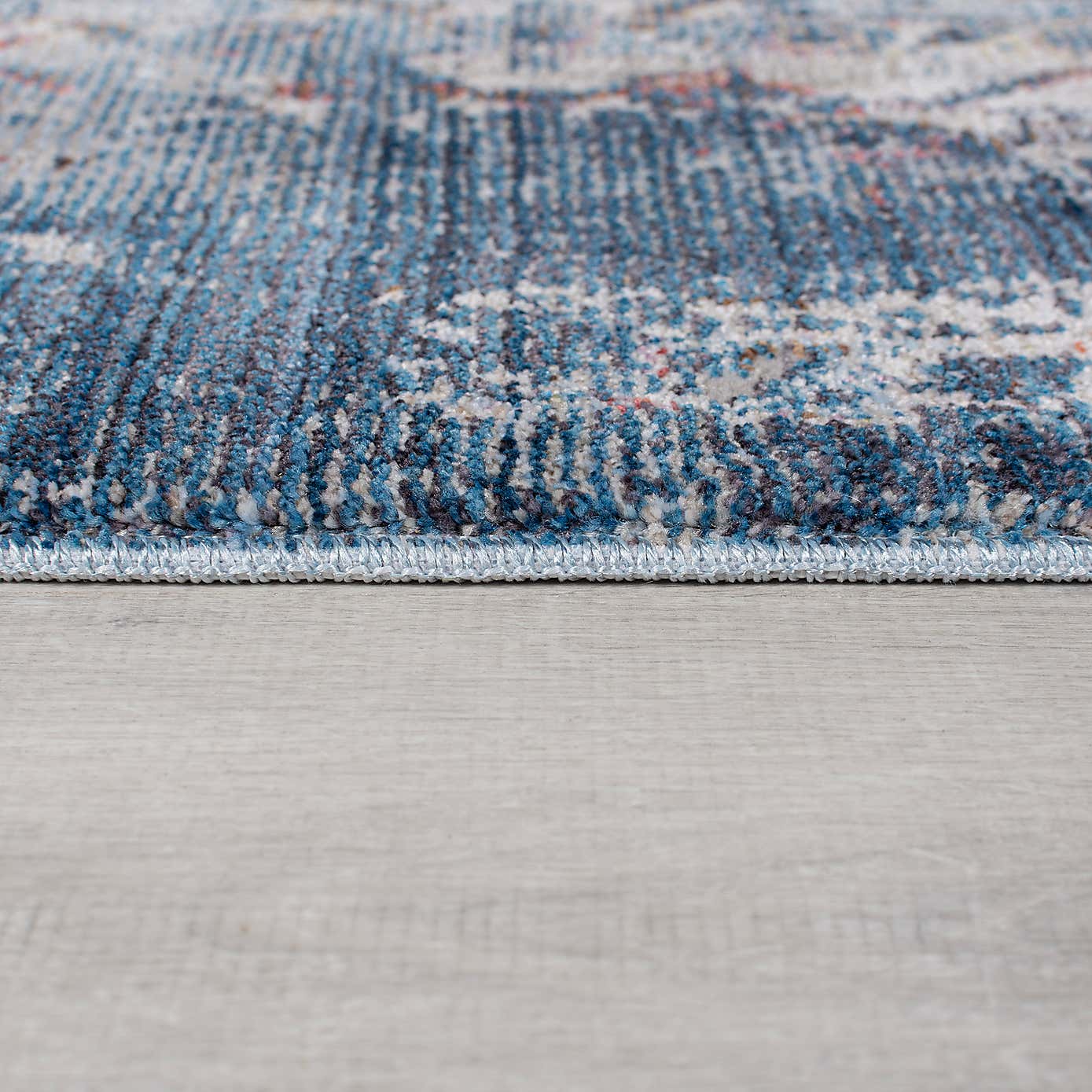 Soraya Traditional Square Rug