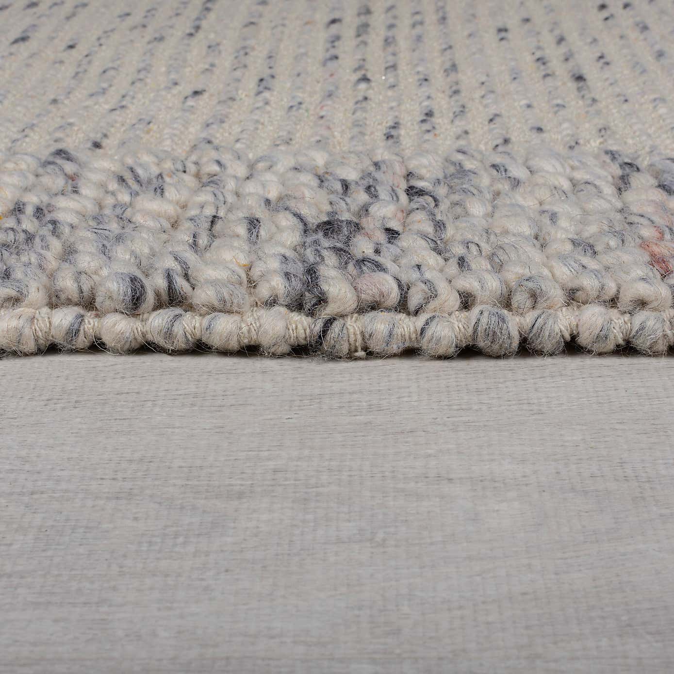 Pebble Wool Border Square Rug