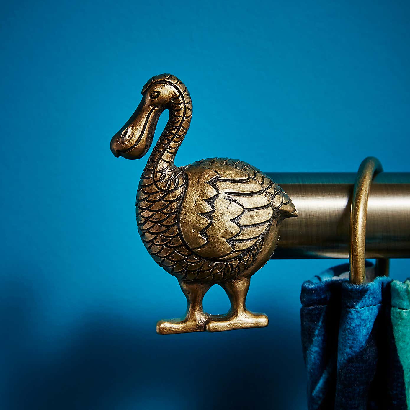 Dodo Extendable Metal Eyelet Curtain Pole​