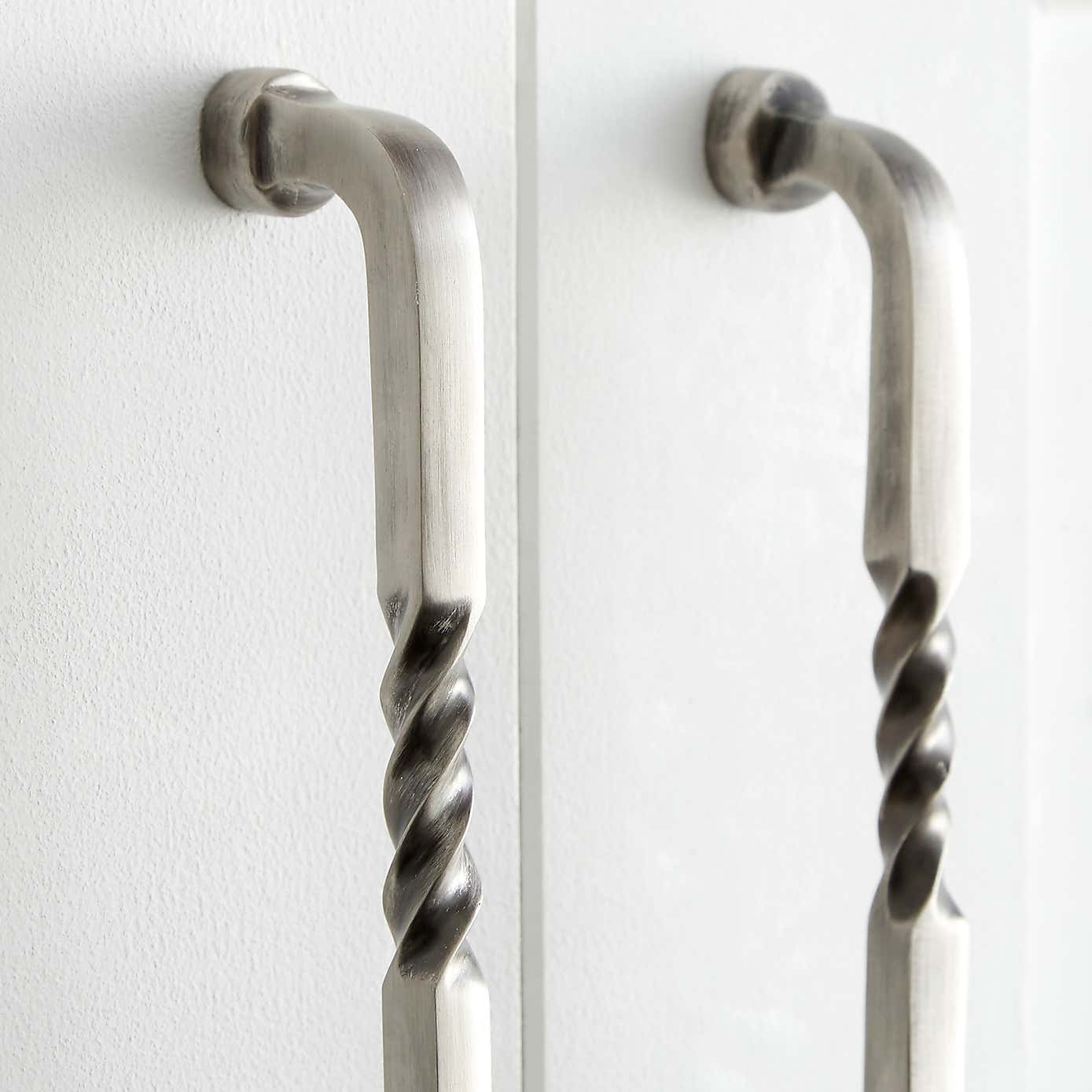 Set of 2 Twisted 18cm Door Handle