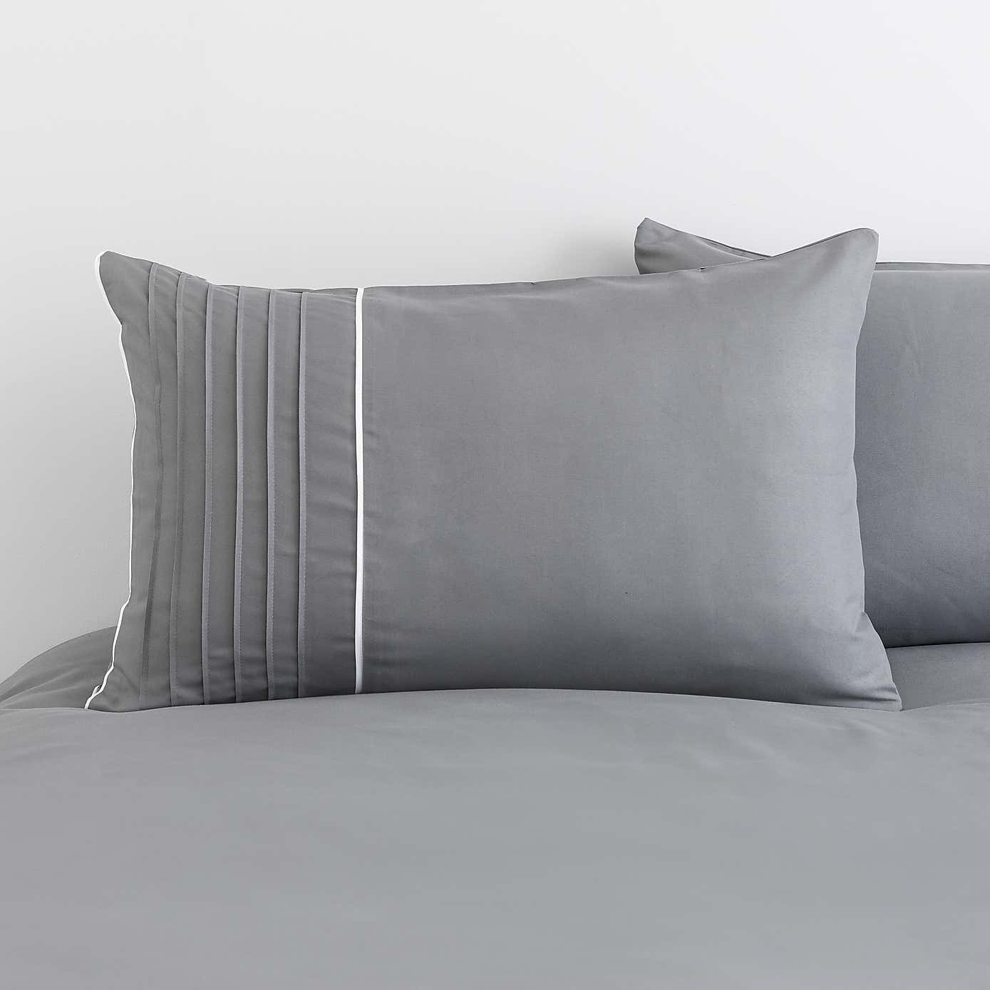 Ryleigh White Duvet Cover and Pillowcase Set