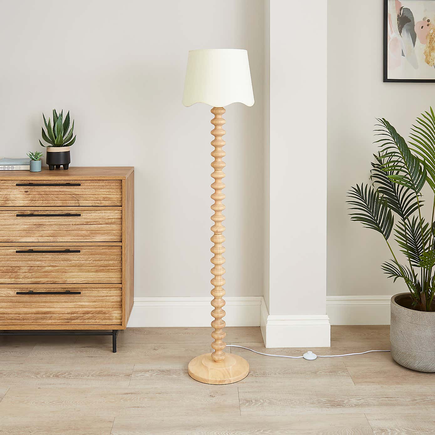 Scalloped Edge Linen Lamp Shade