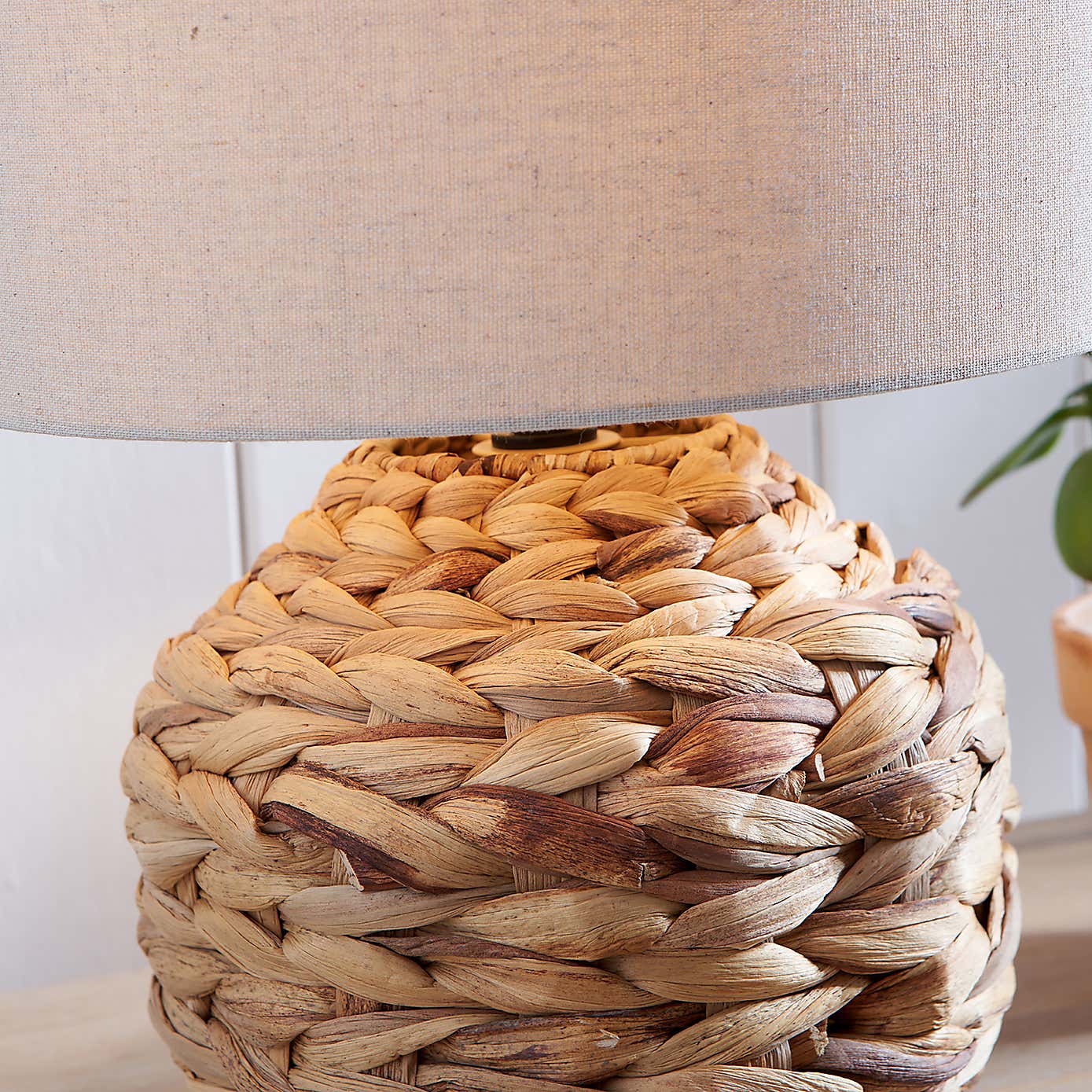 Zadi Plaited Water Hyacinth Table Lamp