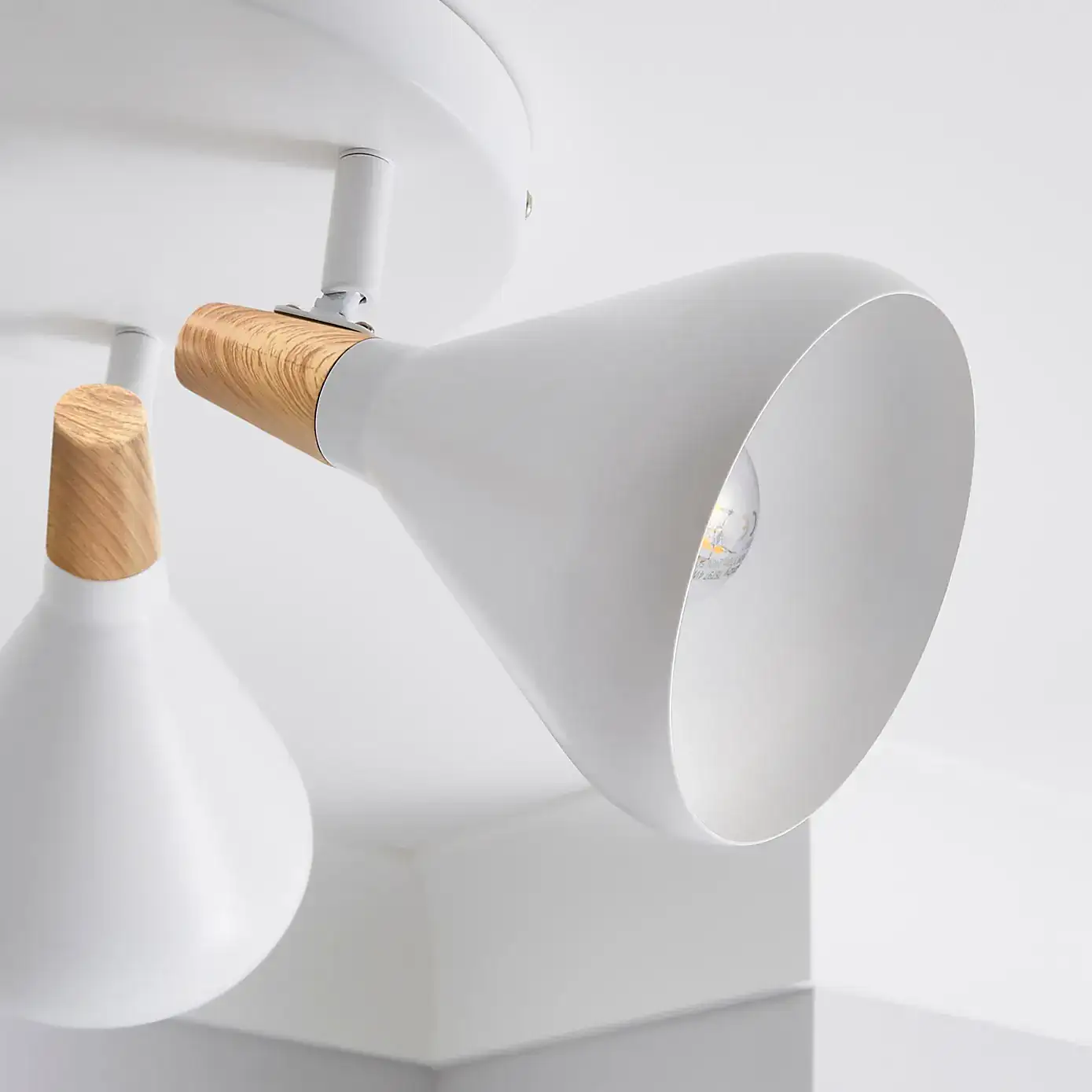 Wolston 3 Light Spotlight