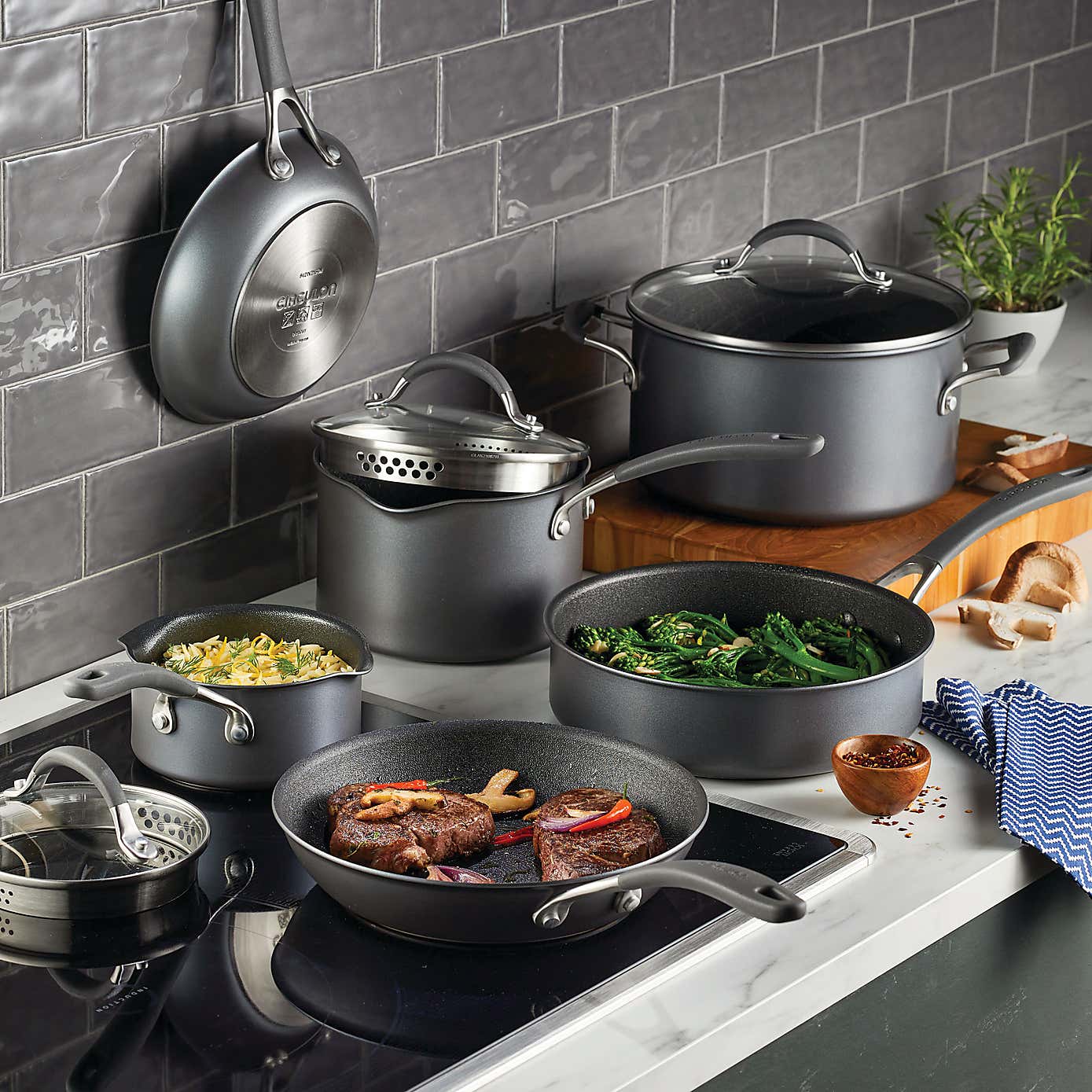 Circulon Scratch Defense Extreme Non-Stick Wok, 34cm