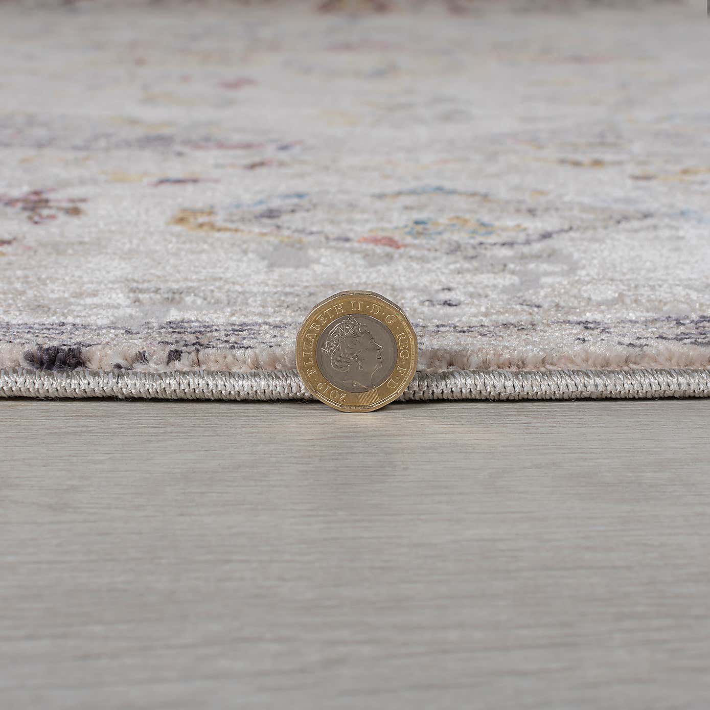 Soraya Traditional Square Rug