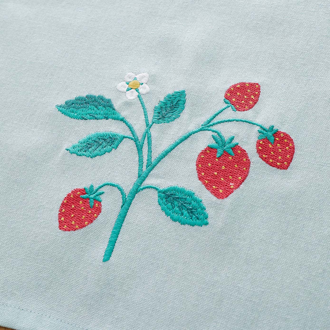 Catherine Lansfield Strawberry Garden Table Runner