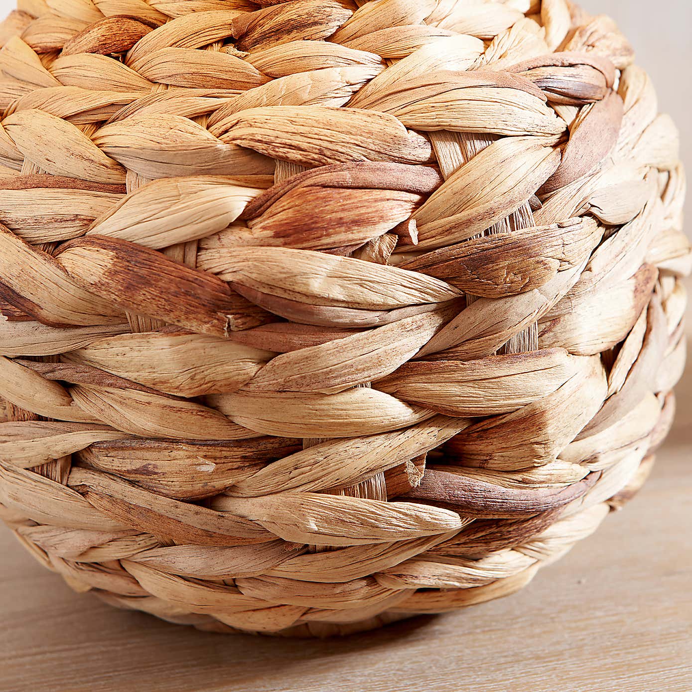 Zadi Plaited Water Hyacinth Table Lamp