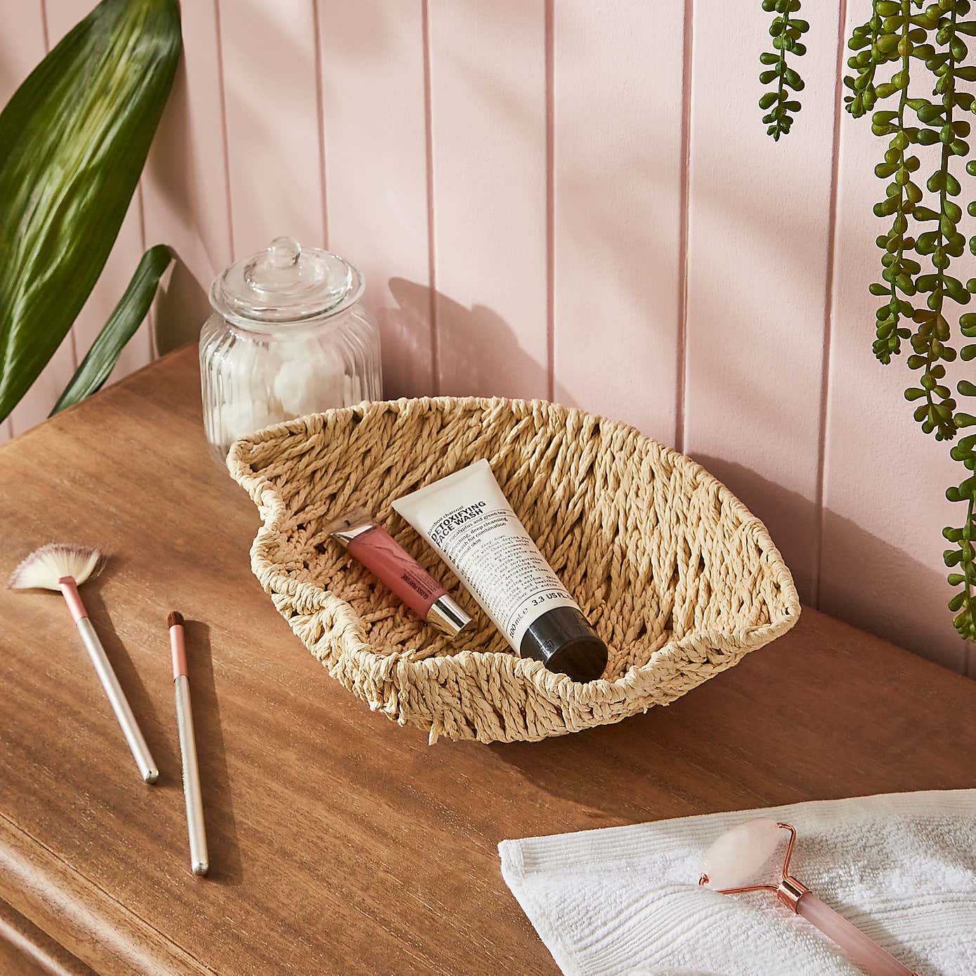 Wavy Shell Woven Storage Tray