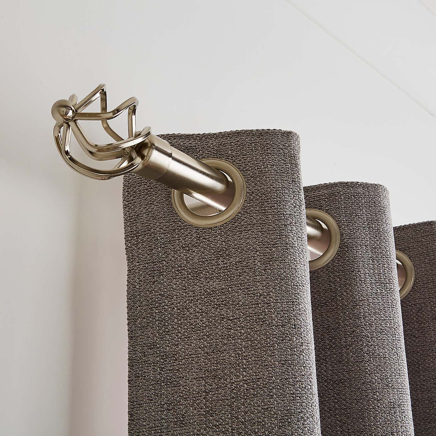 Caged Ball Extendable Metal Eyelet Curtain Pole