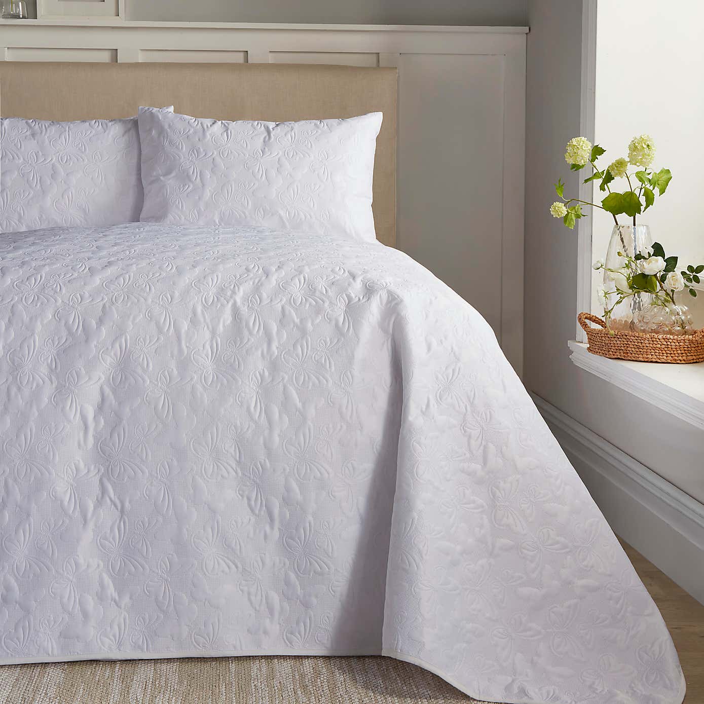 Butterfly Garden White Bedspread 230cm x 200cm