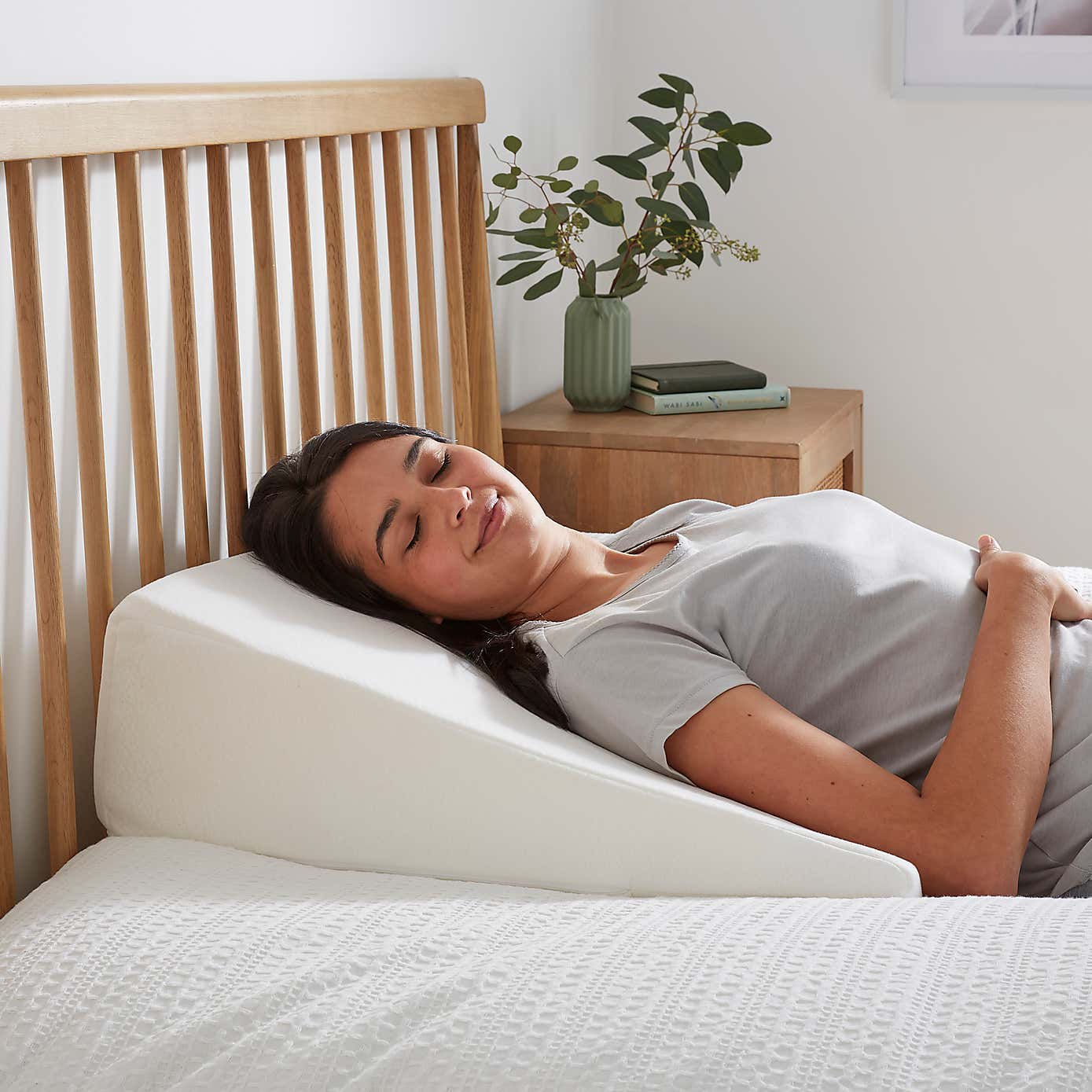 Wedge Memory Foam Medium-Support Back Pillow Large