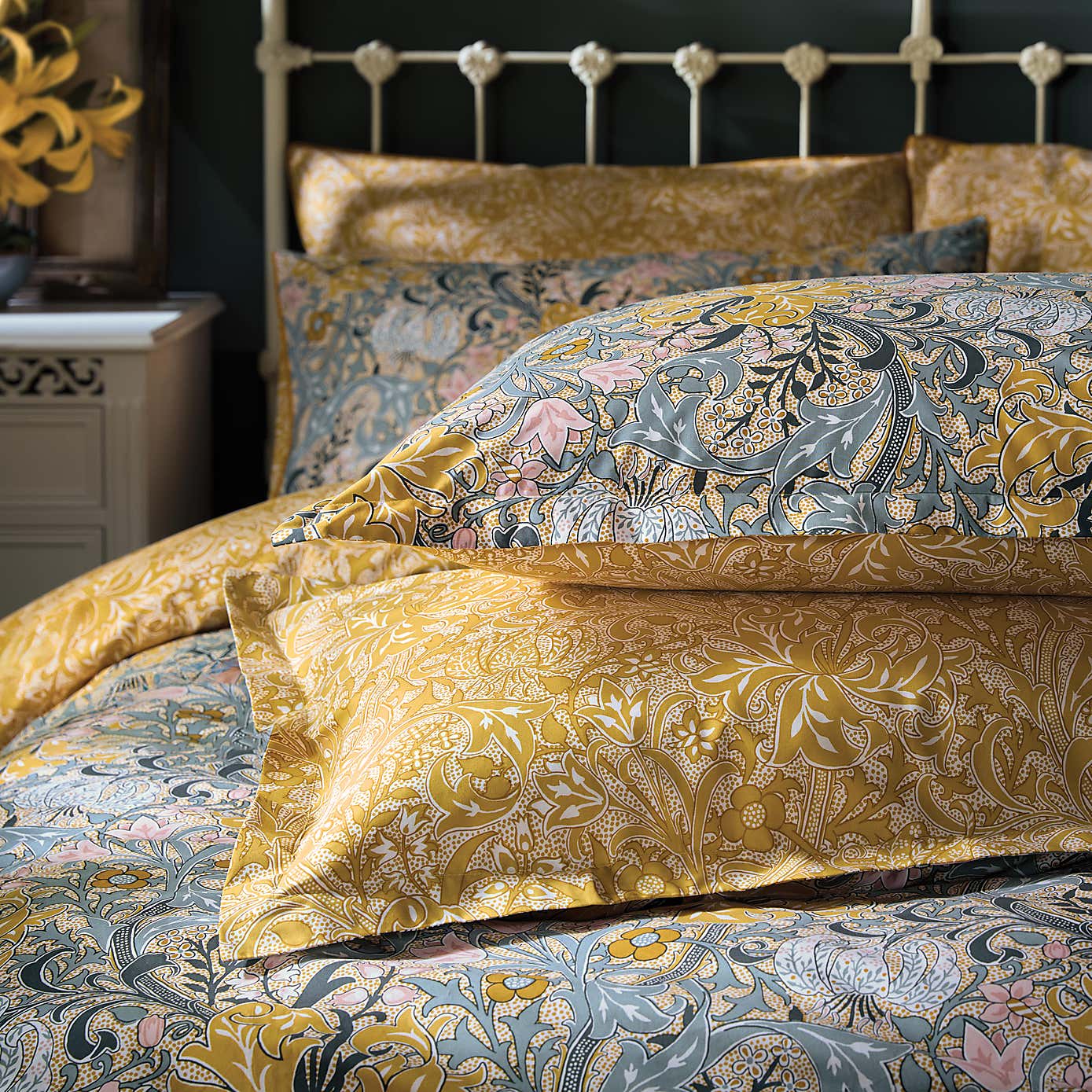William Morris Golden Lily 100% Cotton Duvet Cover and Pillowcase Set