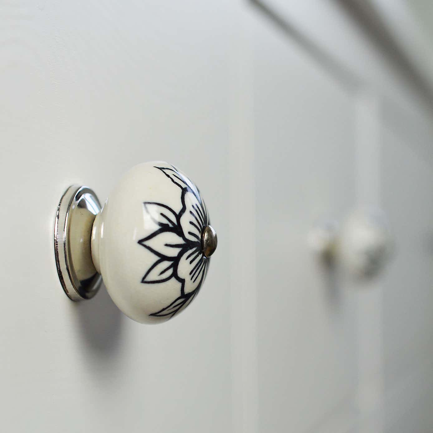 Set of 6 Nicola Spring Black Bud Round Drawer Knobs