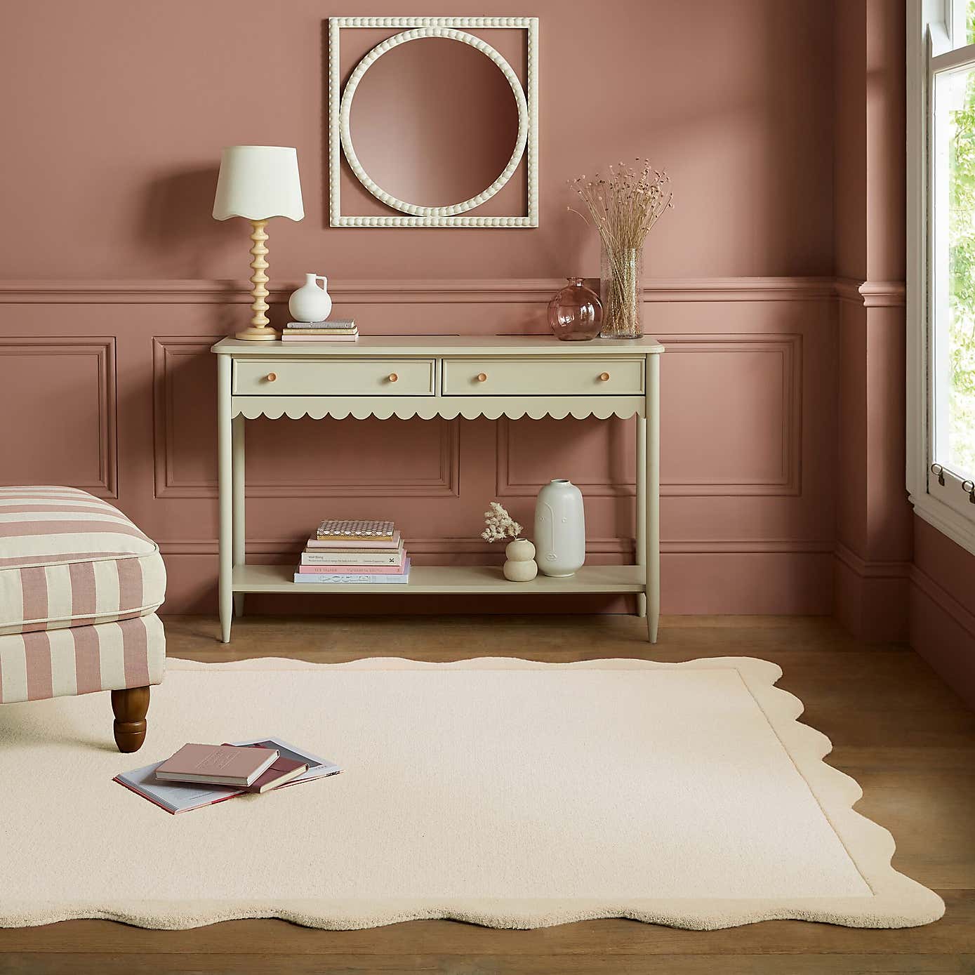 Bonnie Scallop Natural Border Wool Rug